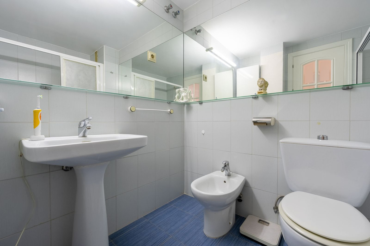 Se vende Apartamento en Planta Última de 3 dormitorios en Costa Del Sol, Málaga, España