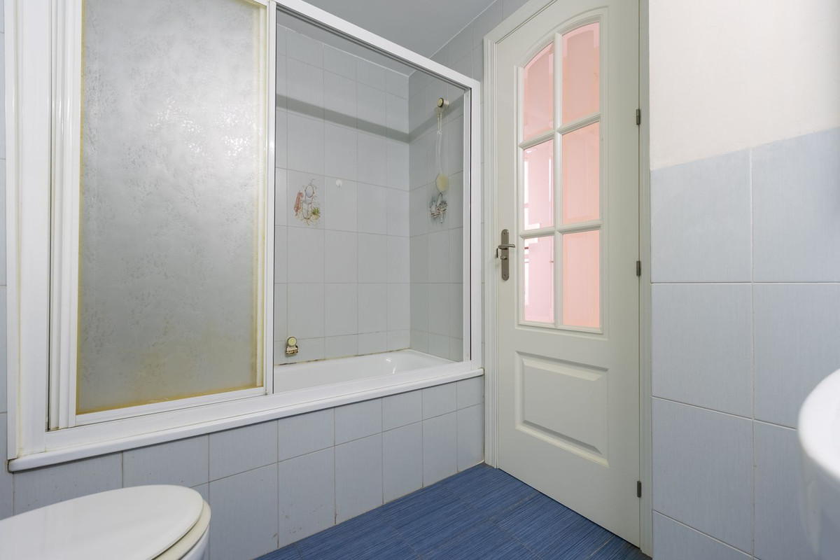Se vende Apartamento en Planta Última de 3 dormitorios en Costa Del Sol, Málaga, España