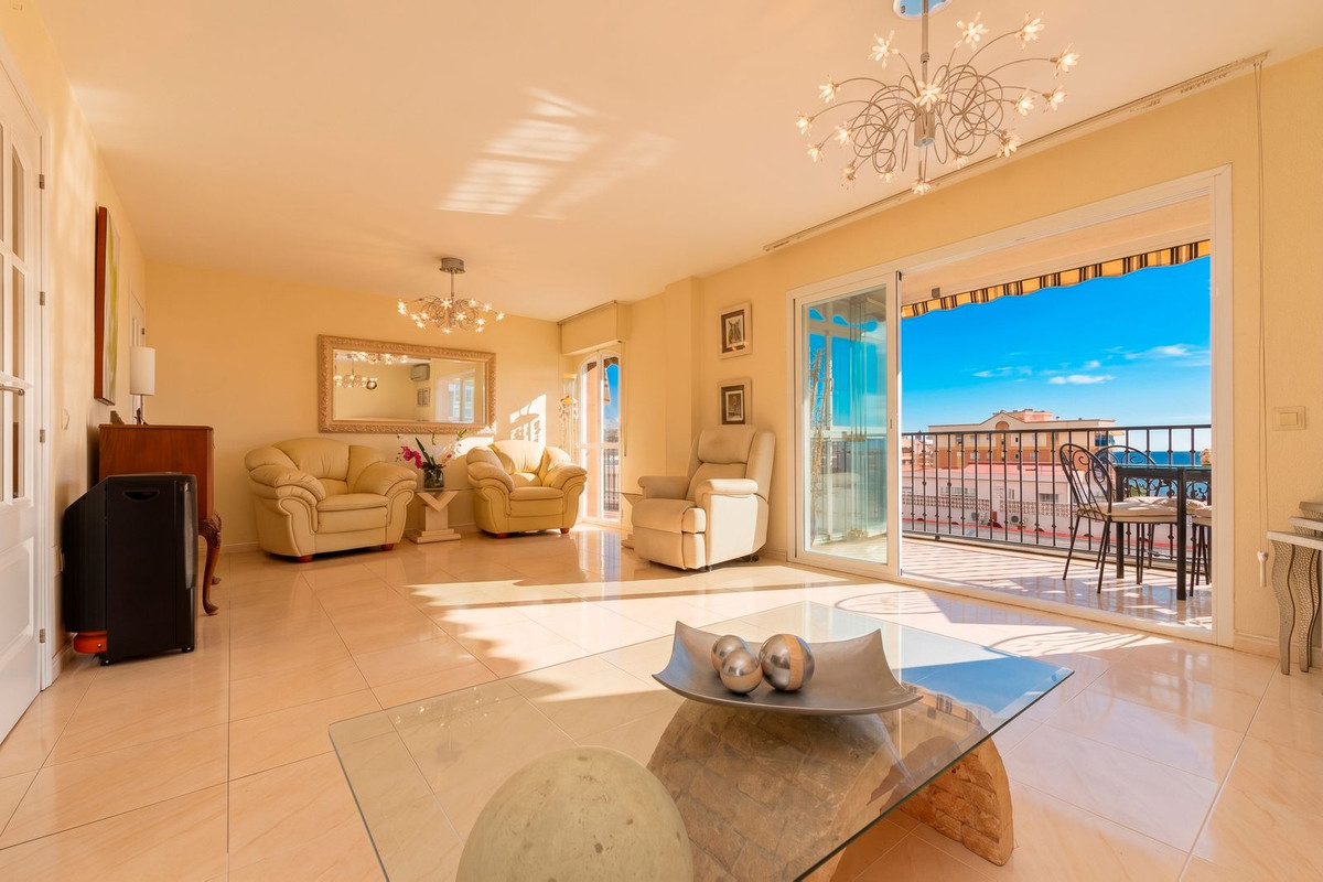 Se vende Apartamento en Planta Última de 3 dormitorios en Costa Del Sol, Málaga, España