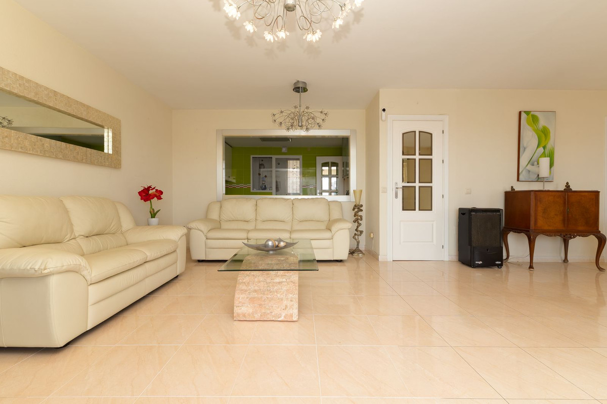 Se vende Apartamento en Planta Última de 3 dormitorios en Costa Del Sol, Málaga, España