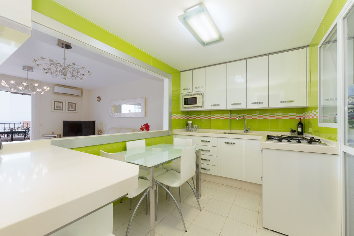 Se vende Apartamento en Planta Última de 3 dormitorios en Costa Del Sol, Málaga, España