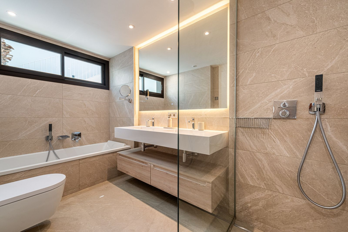 2 Bed Apartment for sale in Santa Clara Costa Del Sol, Málaga, Spain