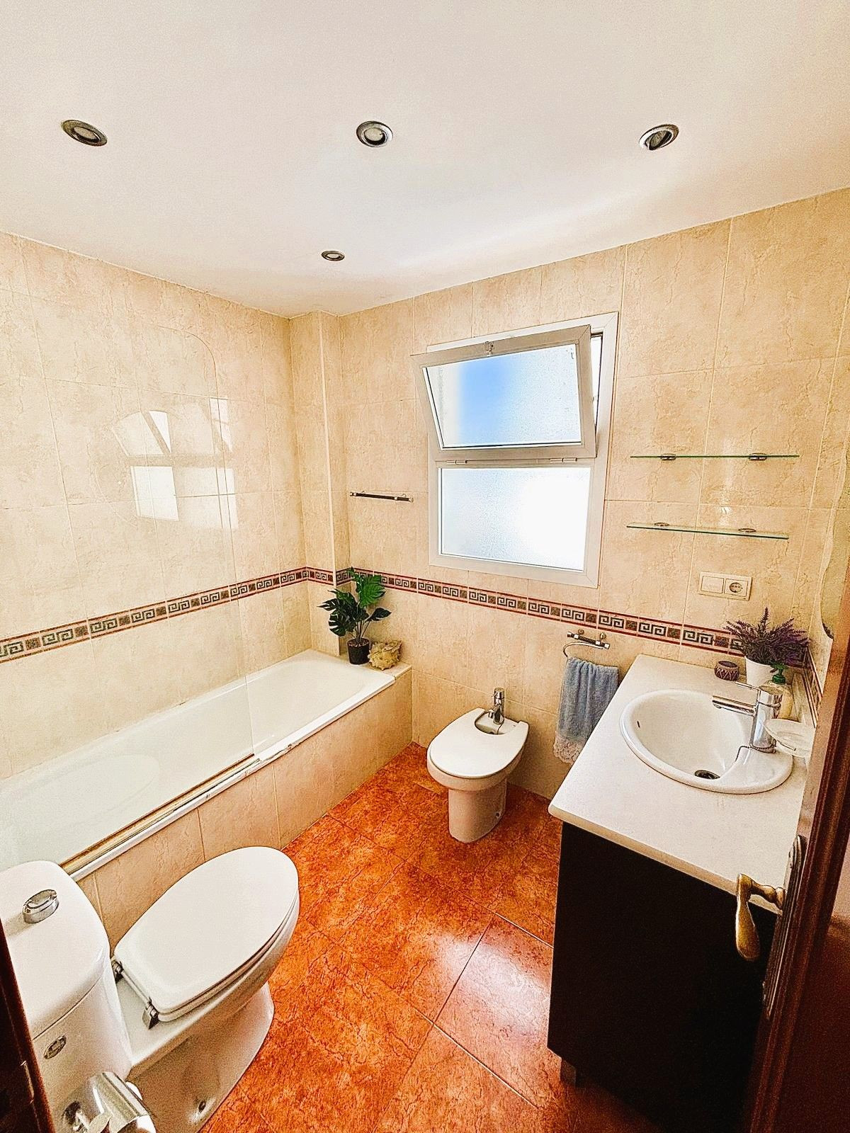 2 Bed Apartment for sale in Fuengirola Costa Del Sol, Málaga, Spain