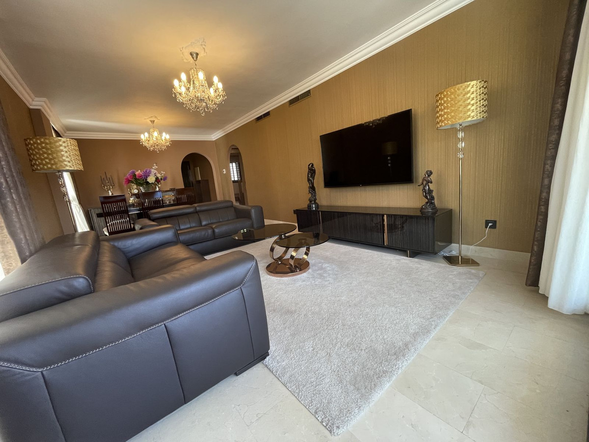 2 Bed Apartment for sale in Calahonda Costa Del Sol, Málaga, Spain