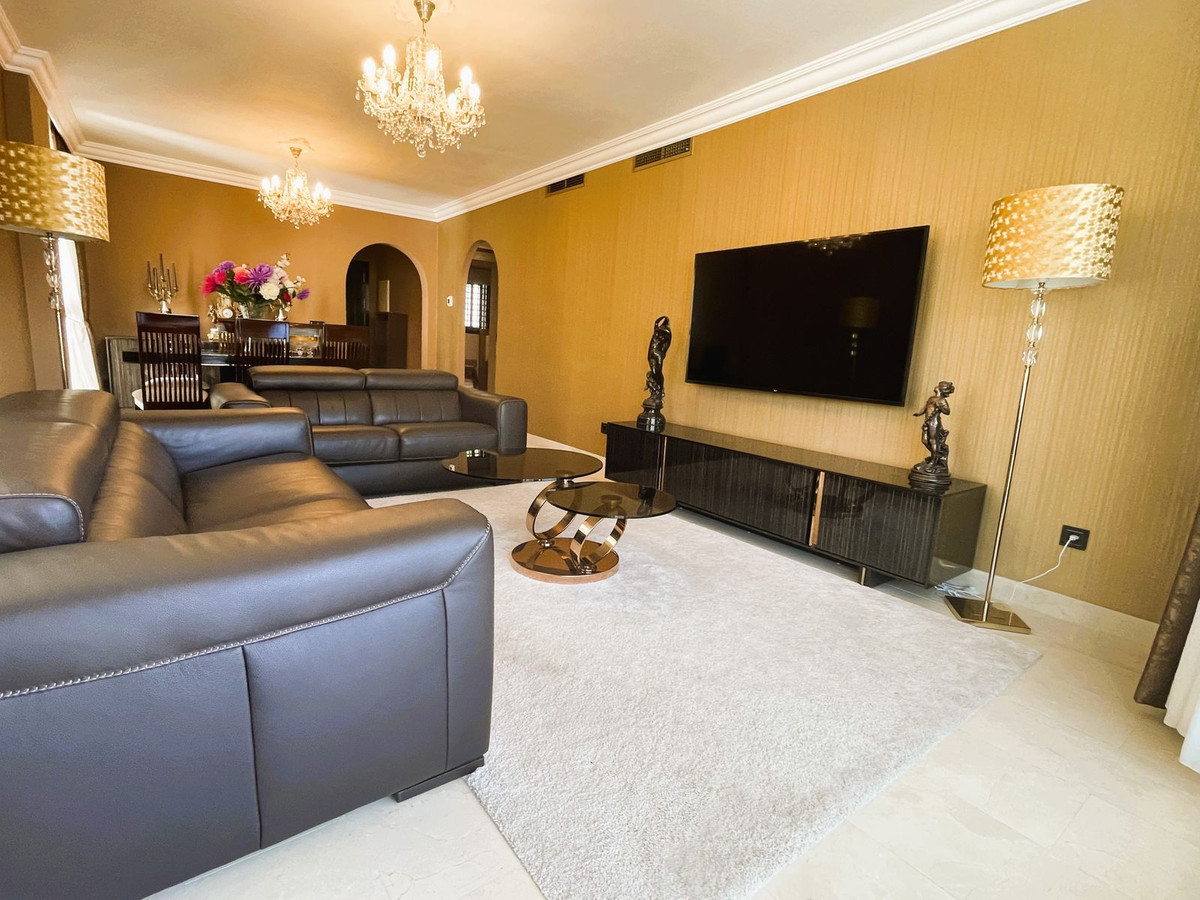 2 Bed Apartment for sale in Calahonda Costa Del Sol, Málaga, Spain