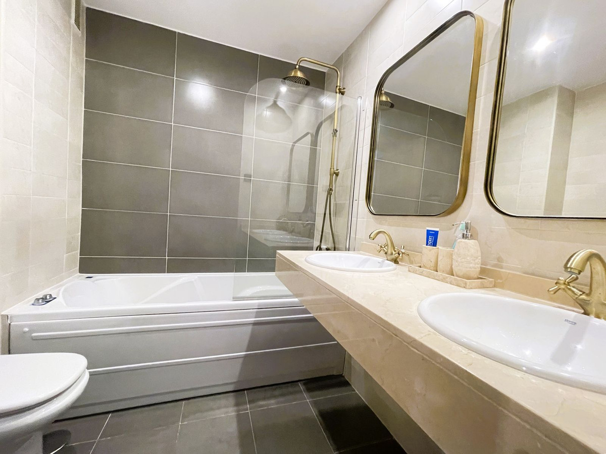 2 Bed Apartment for sale in Calahonda Costa Del Sol, Málaga, Spain