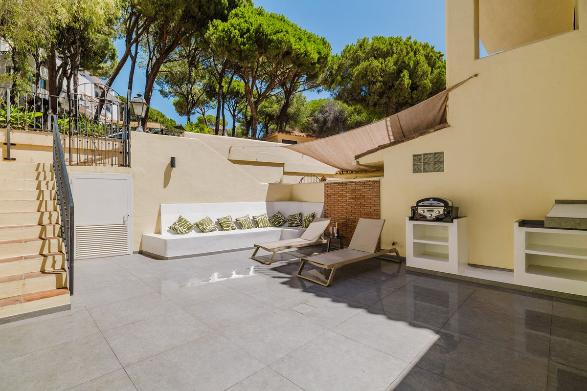 3 Bed Townhouse for sale in Aloha Costa Del Sol, Málaga, Spain