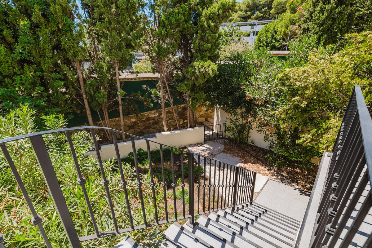 3 Bed Townhouse for sale in Aloha Costa Del Sol, Málaga, Spain