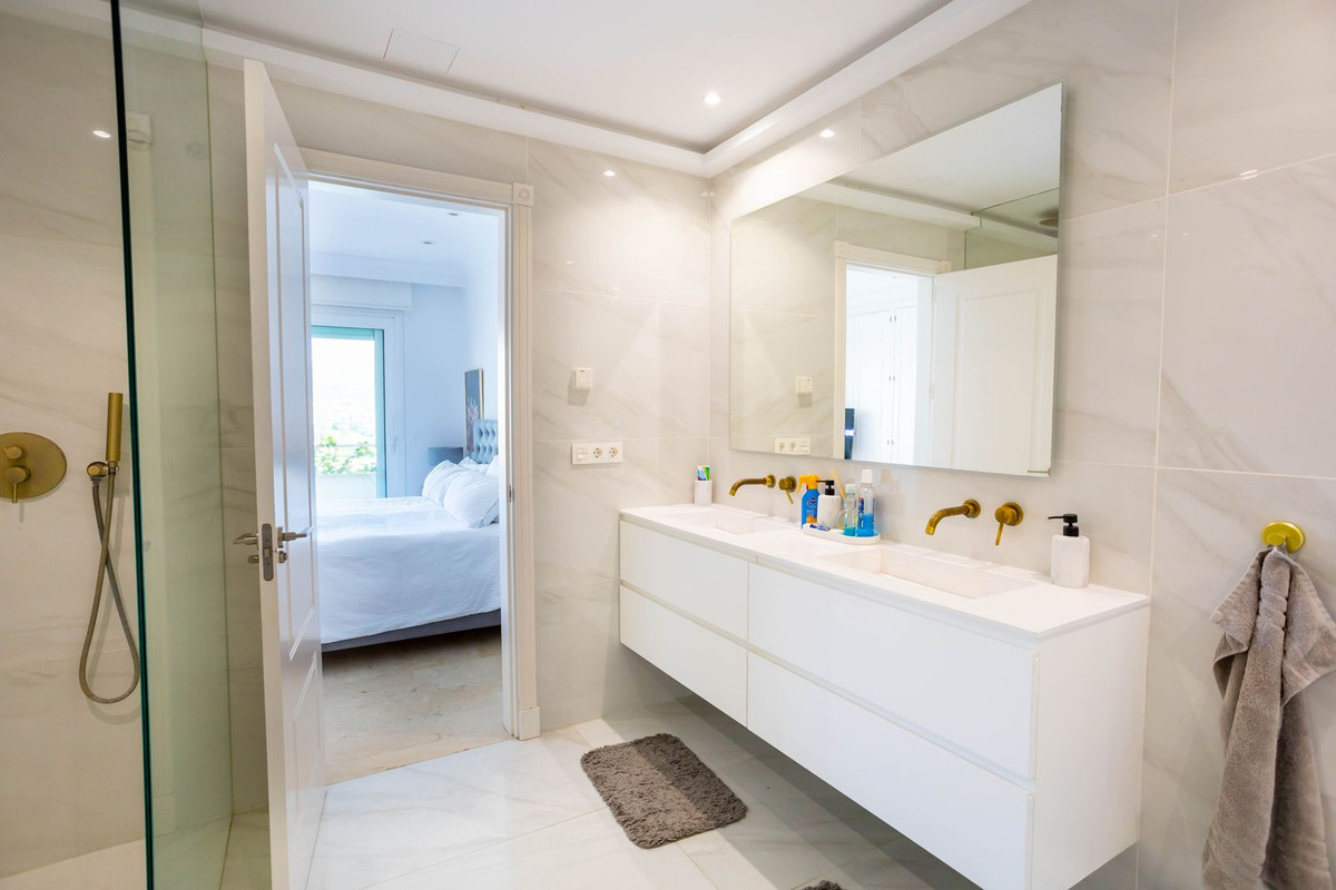 Se vende Apartamento Planta Media de 2 dormitorios en Costa Del Sol, Málaga, España