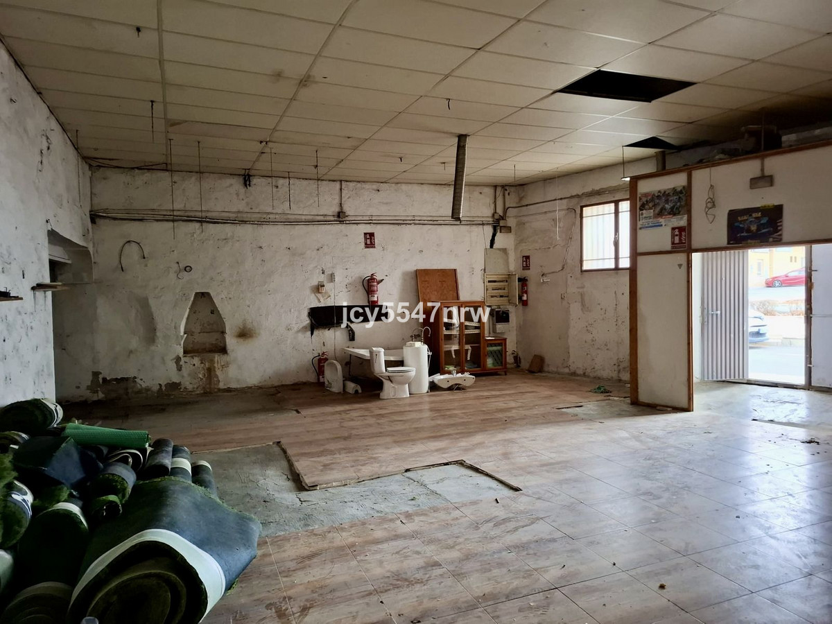 Commercial unit for sale in Pinoso Costa Blanca, Alicante, Spain