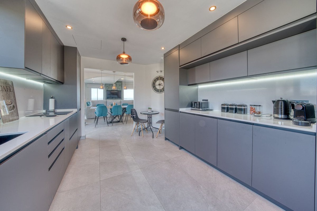 Se vende Ático Dúplex de 3 dormitorios en Costa Del Sol, Cadiz, España
