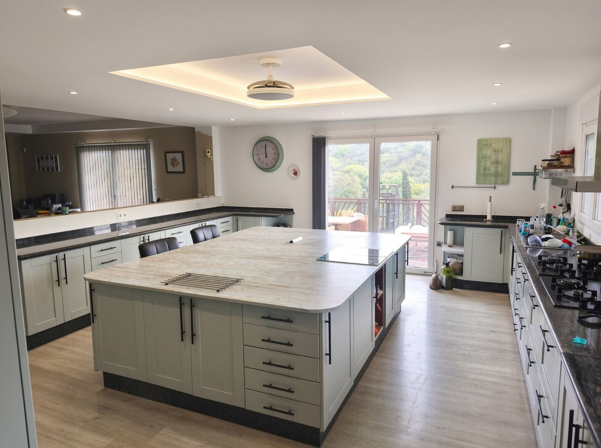 Se vende Villa - Chalet de 3 dormitorios en Costa Del Sol, Málaga, España