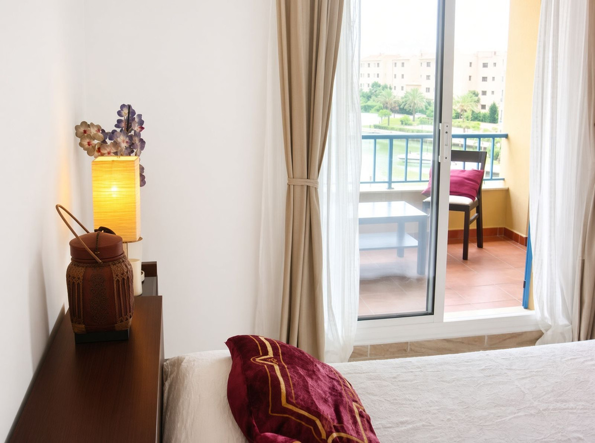 Se vende Apartamento Planta Media de 2 dormitorios en Costa Del Sol, Cadiz, España