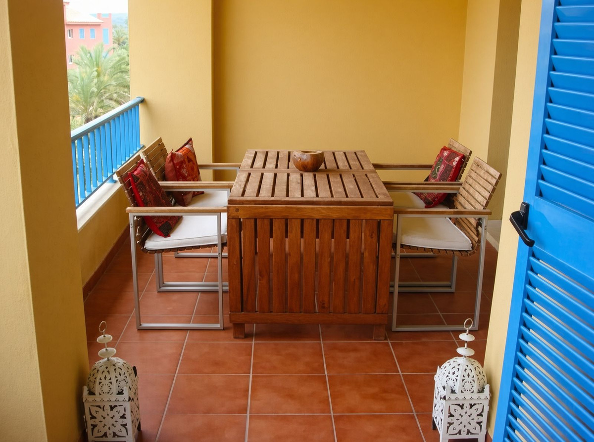 Se vende Apartamento Planta Media de 2 dormitorios en Costa Del Sol, Cadiz, España