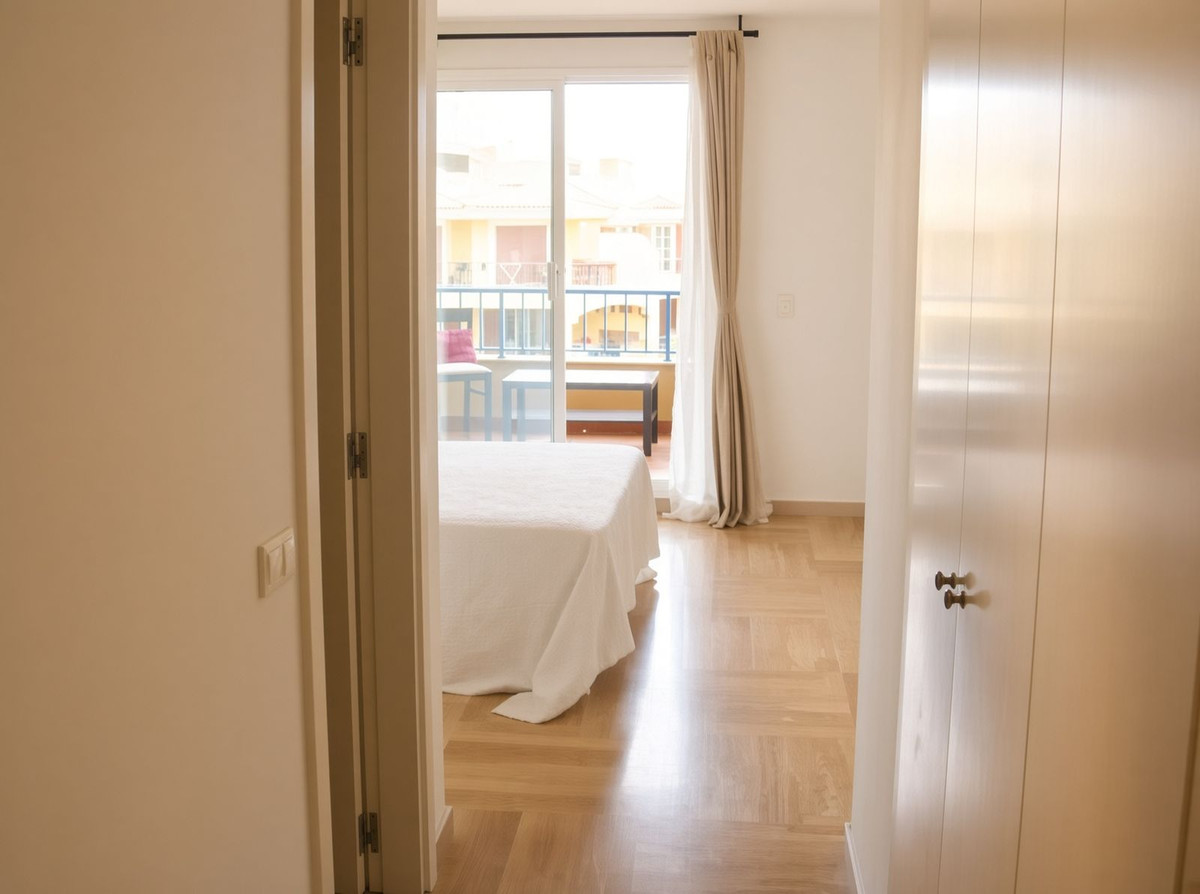 Se vende Apartamento Planta Media de 2 dormitorios en Costa Del Sol, Cadiz, España