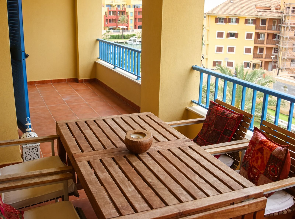 Se vende Apartamento Planta Media de 2 dormitorios en Costa Del Sol, Cadiz, España