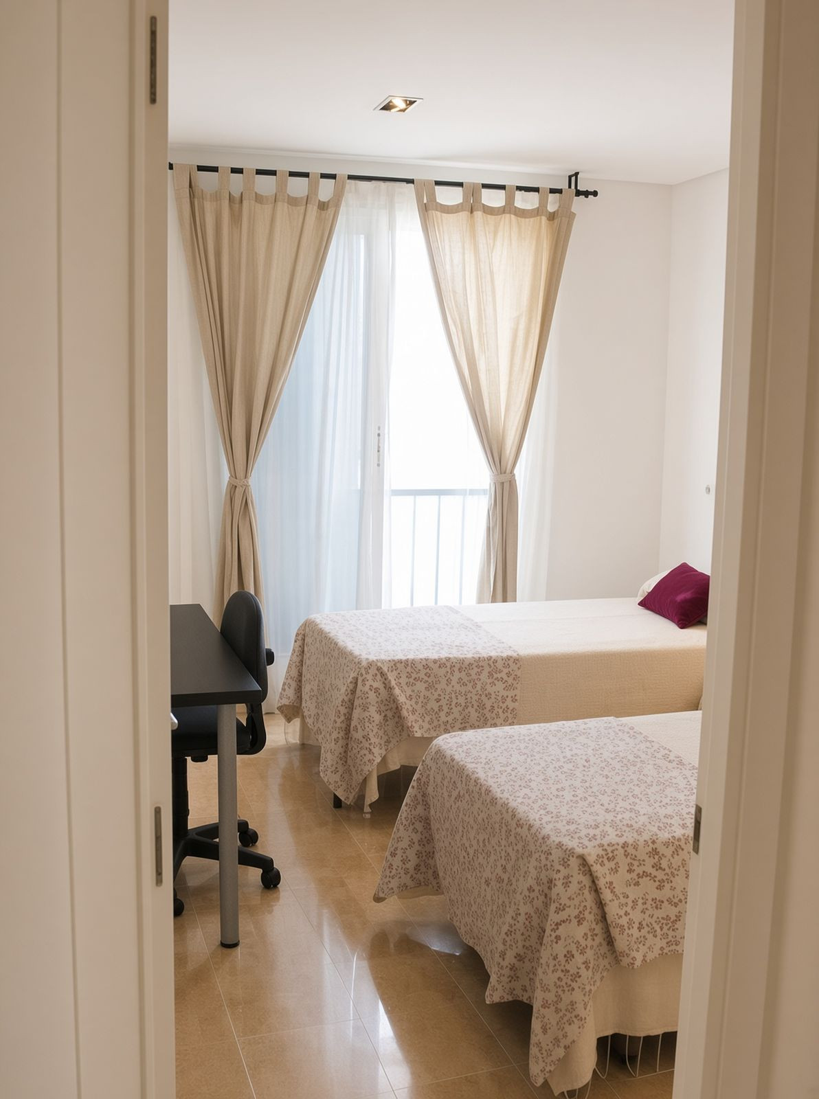 Se vende Apartamento Planta Media de 2 dormitorios en Costa Del Sol, Cadiz, España