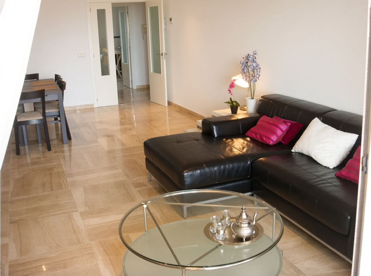 Se vende Apartamento Planta Media de 2 dormitorios en Costa Del Sol, Cadiz, España