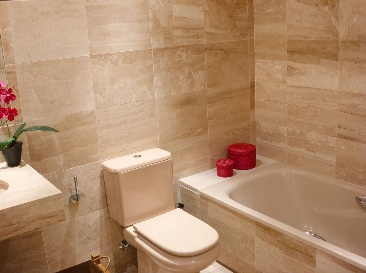Se vende Apartamento Planta Media de 2 dormitorios en Costa Del Sol, Cadiz, España