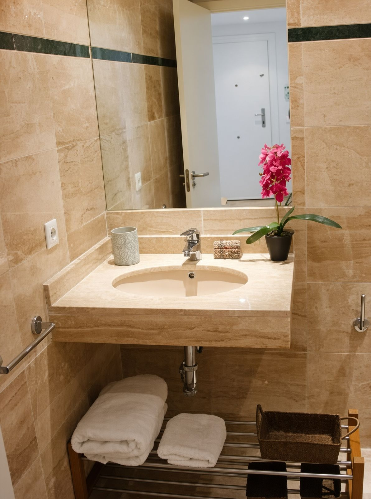 Se vende Apartamento Planta Media de 2 dormitorios en Costa Del Sol, Cadiz, España