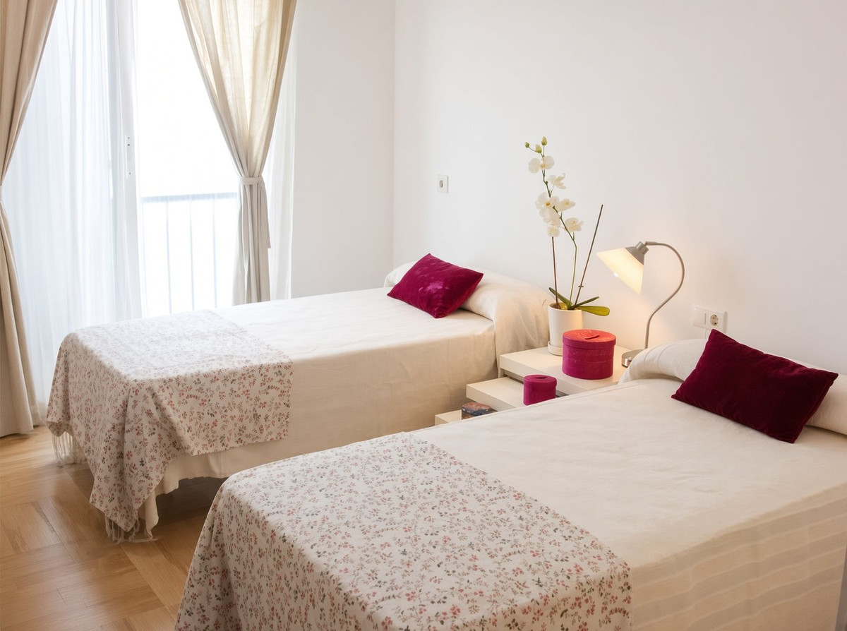 Se vende Apartamento Planta Media de 2 dormitorios en Costa Del Sol, Cadiz, España