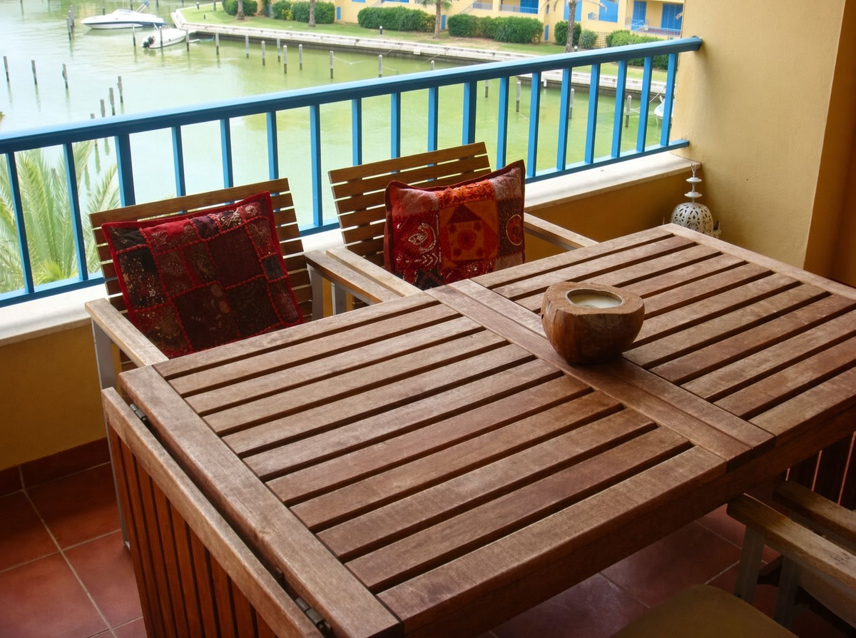 Se vende Apartamento Planta Media de 2 dormitorios en Costa Del Sol, Cadiz, España