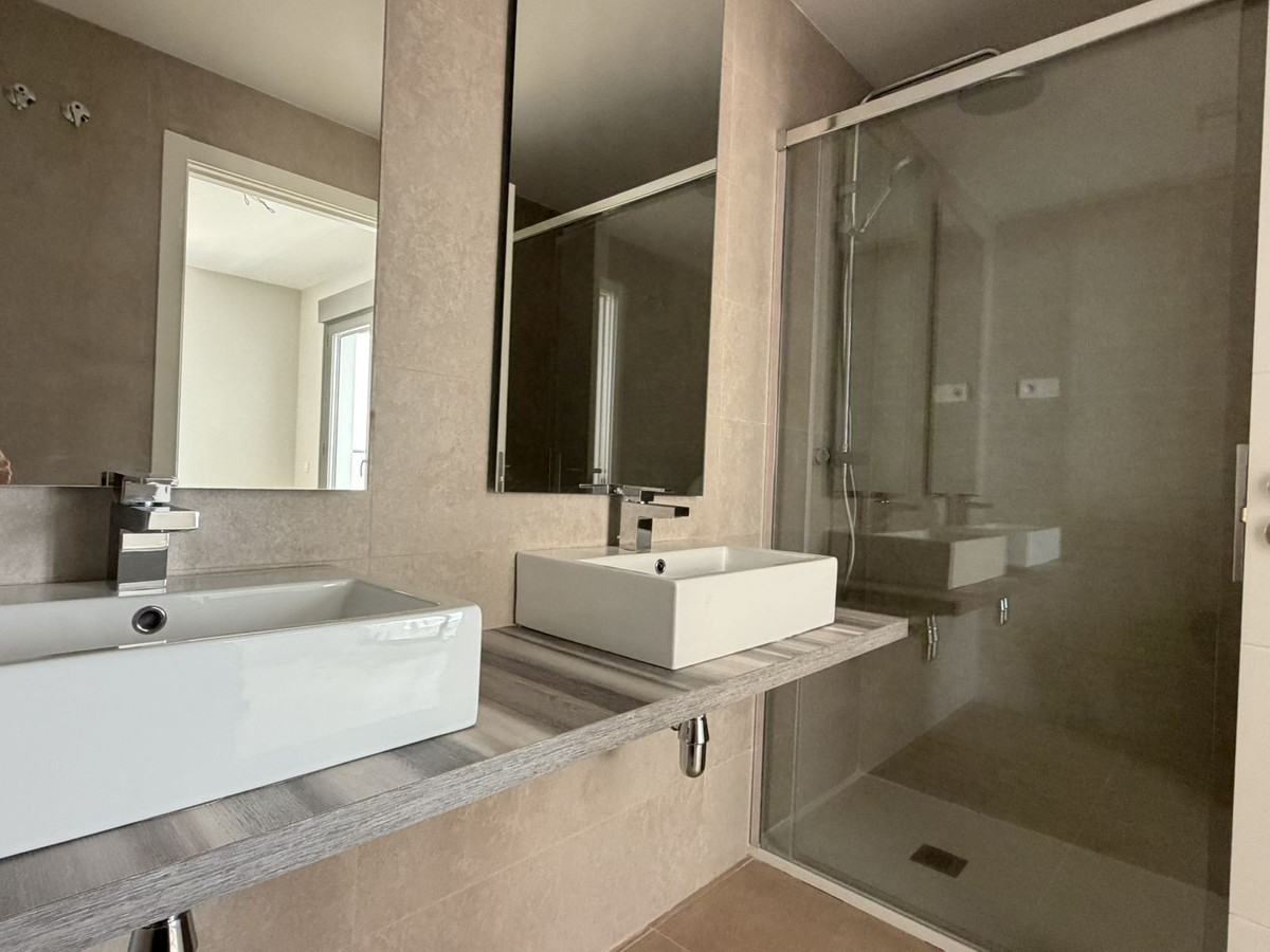 Se vende Apartamento Planta Media de 3 dormitorios en Costa Del Sol, Málaga, España