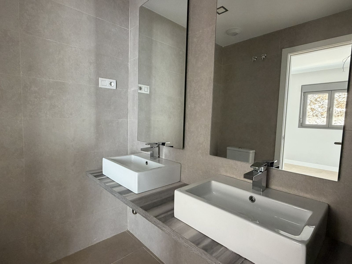 Se vende Apartamento Planta Media de 3 dormitorios en Costa Del Sol, Málaga, España