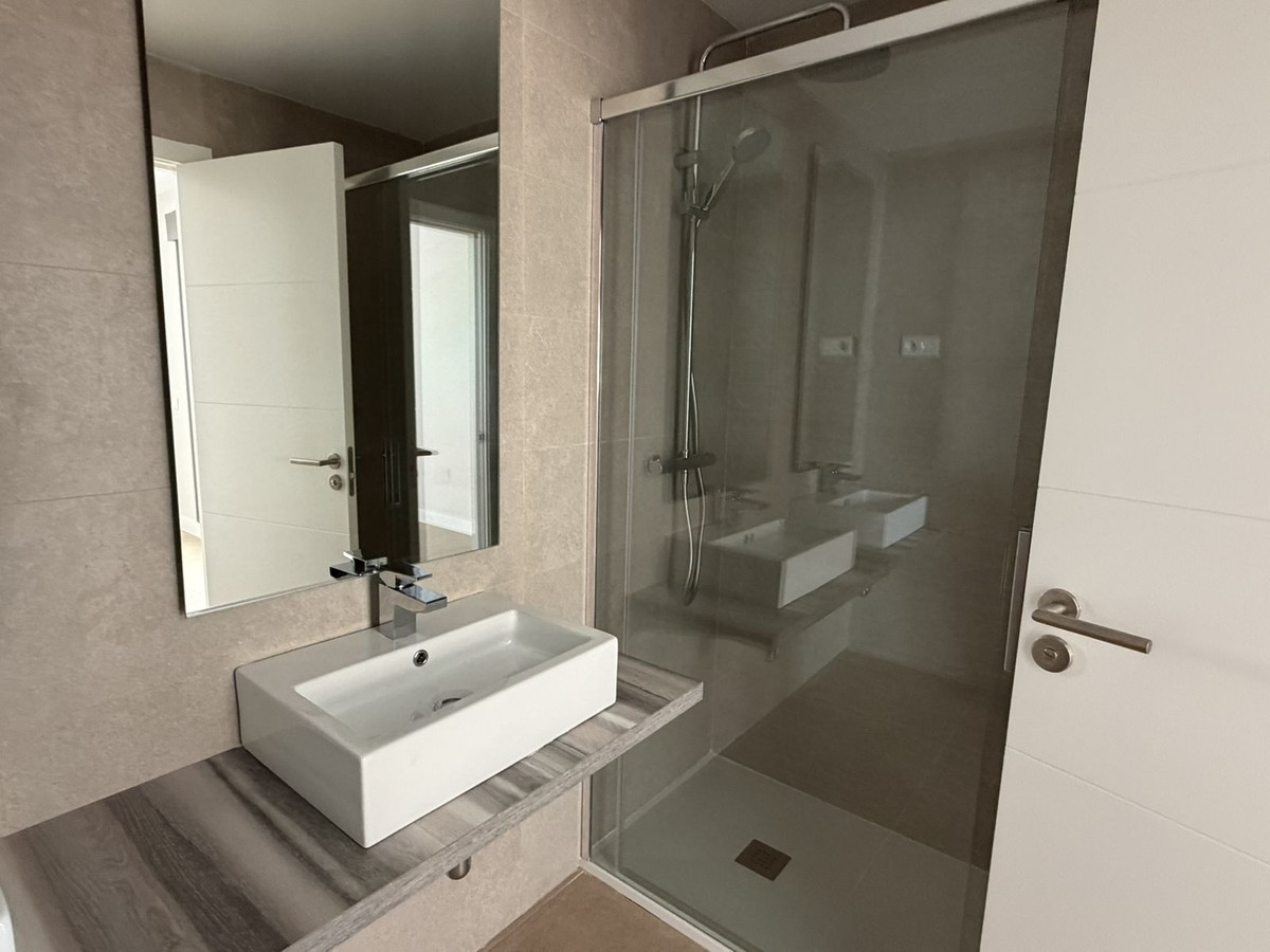 Se vende Apartamento Planta Media de 3 dormitorios en Costa Del Sol, Málaga, España