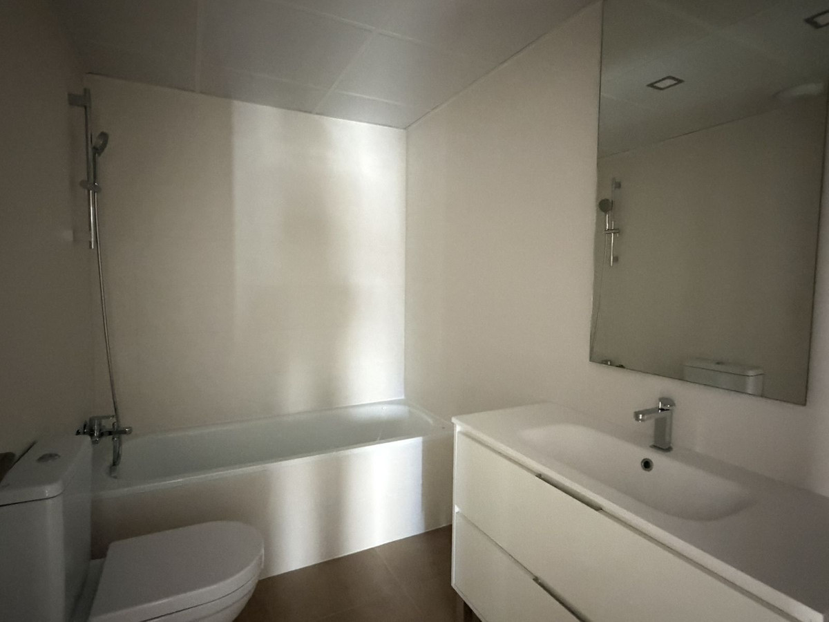 Se vende Apartamento Planta Media de 3 dormitorios en Costa Del Sol, Málaga, España