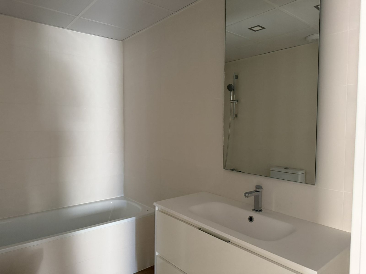 Se vende Apartamento Planta Media de 3 dormitorios en Costa Del Sol, Málaga, España