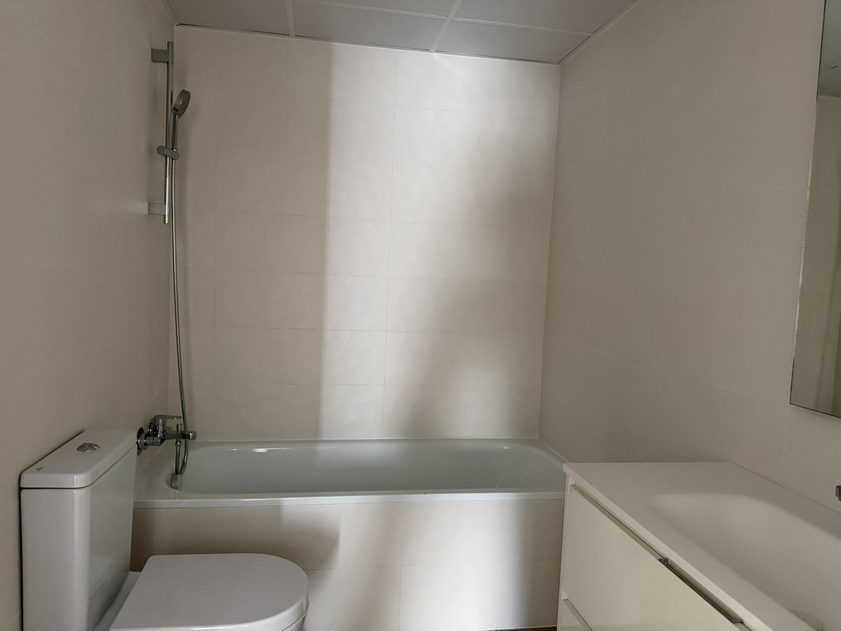 Se vende Apartamento Planta Media de 3 dormitorios en Costa Del Sol, Málaga, España