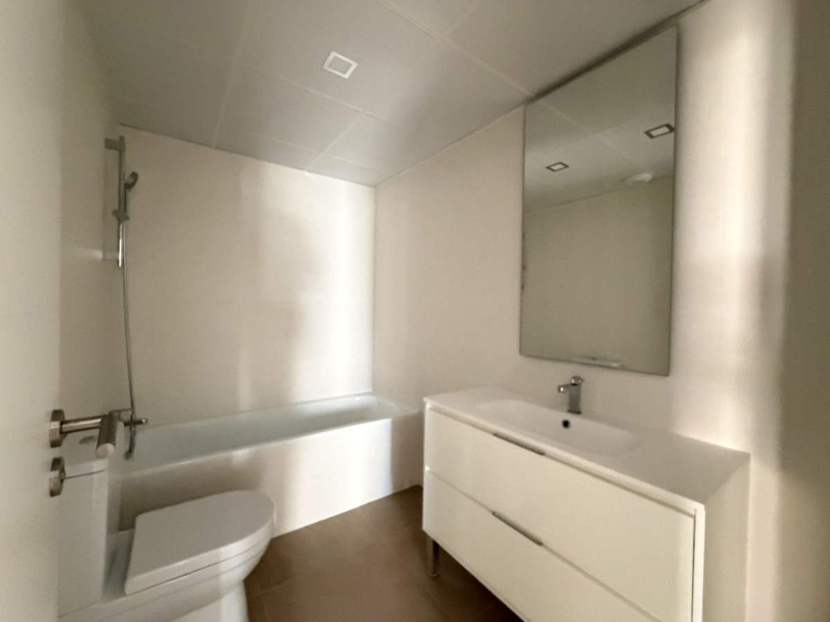 Se vende Apartamento Planta Media de 3 dormitorios en Costa Del Sol, Málaga, España