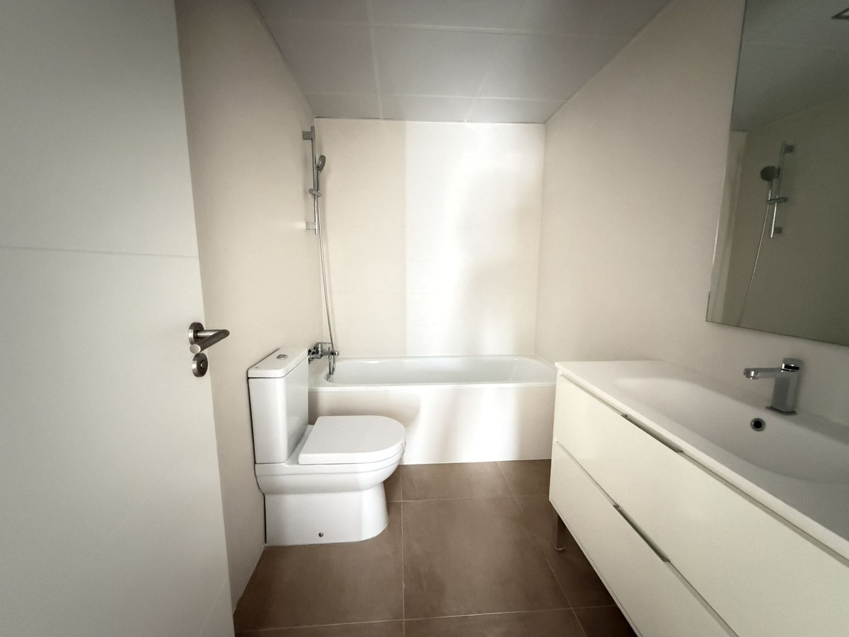 Se vende Apartamento Planta Media de 3 dormitorios en Costa Del Sol, Málaga, España