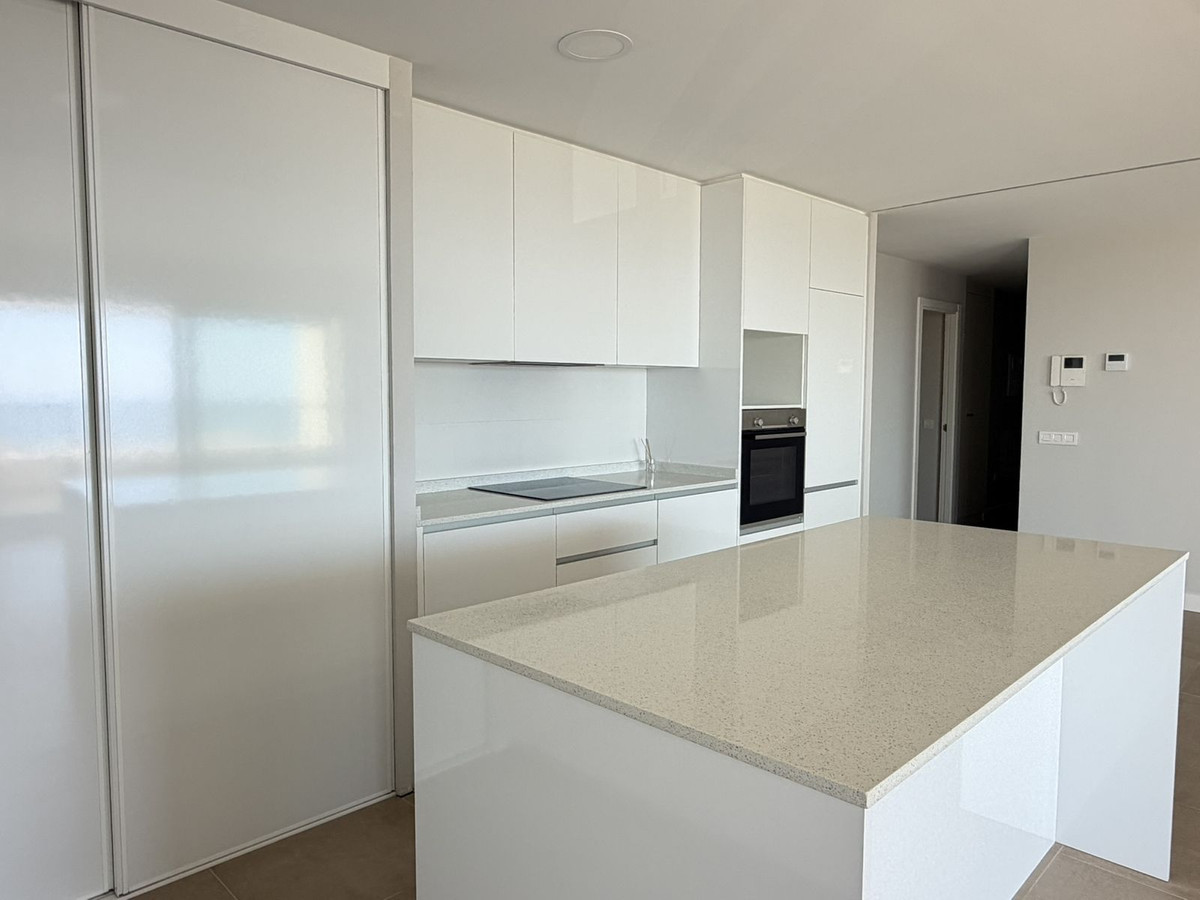 Se vende Apartamento Planta Media de 3 dormitorios en Costa Del Sol, Málaga, España