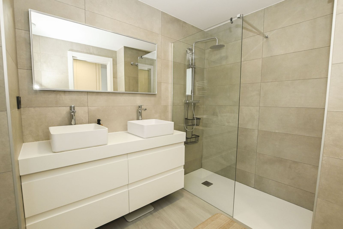 Se vende Apartamento Planta Media de 2 dormitorios en Costa Blanca, Alicante, España