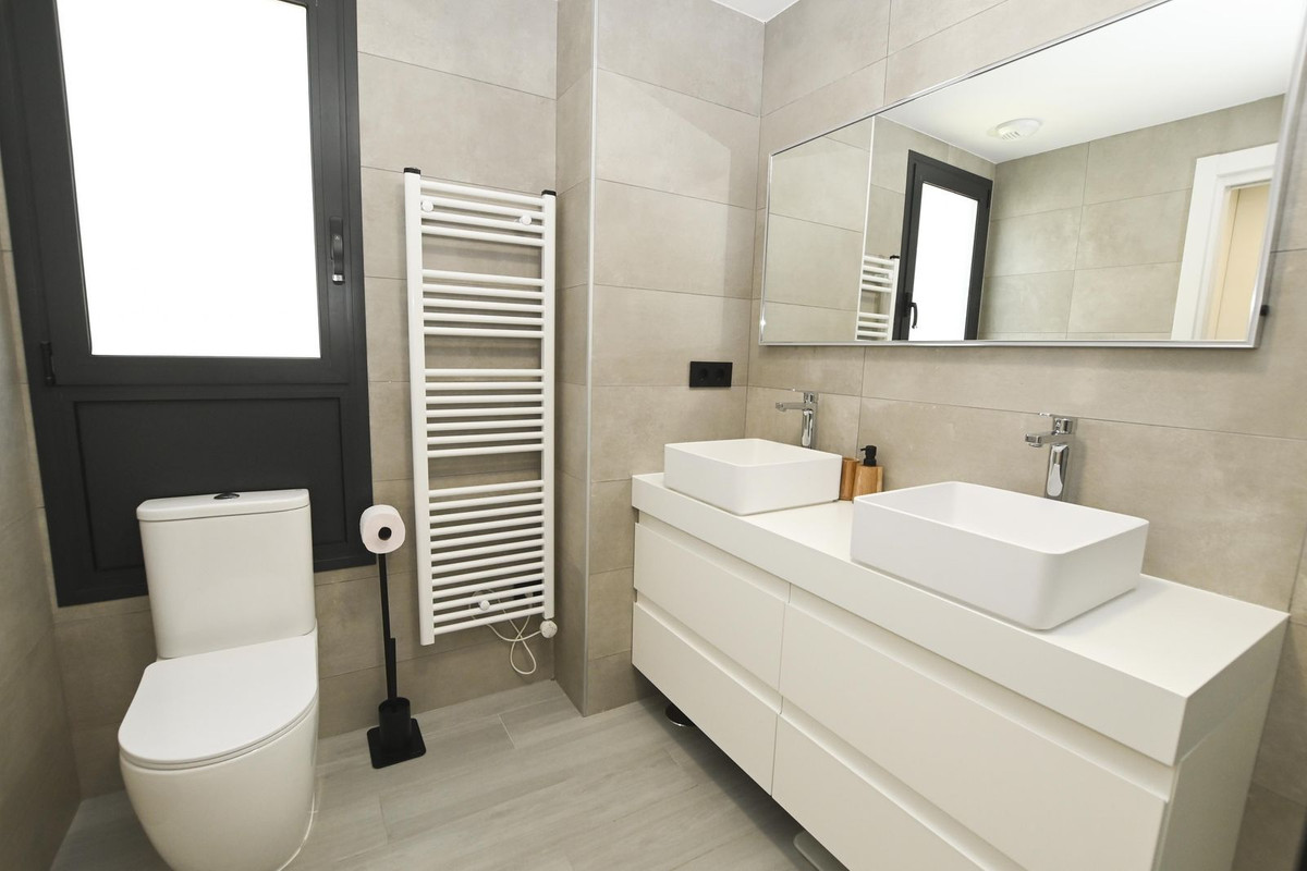 Se vende Apartamento Planta Media de 2 dormitorios en Costa Blanca, Alicante, España
