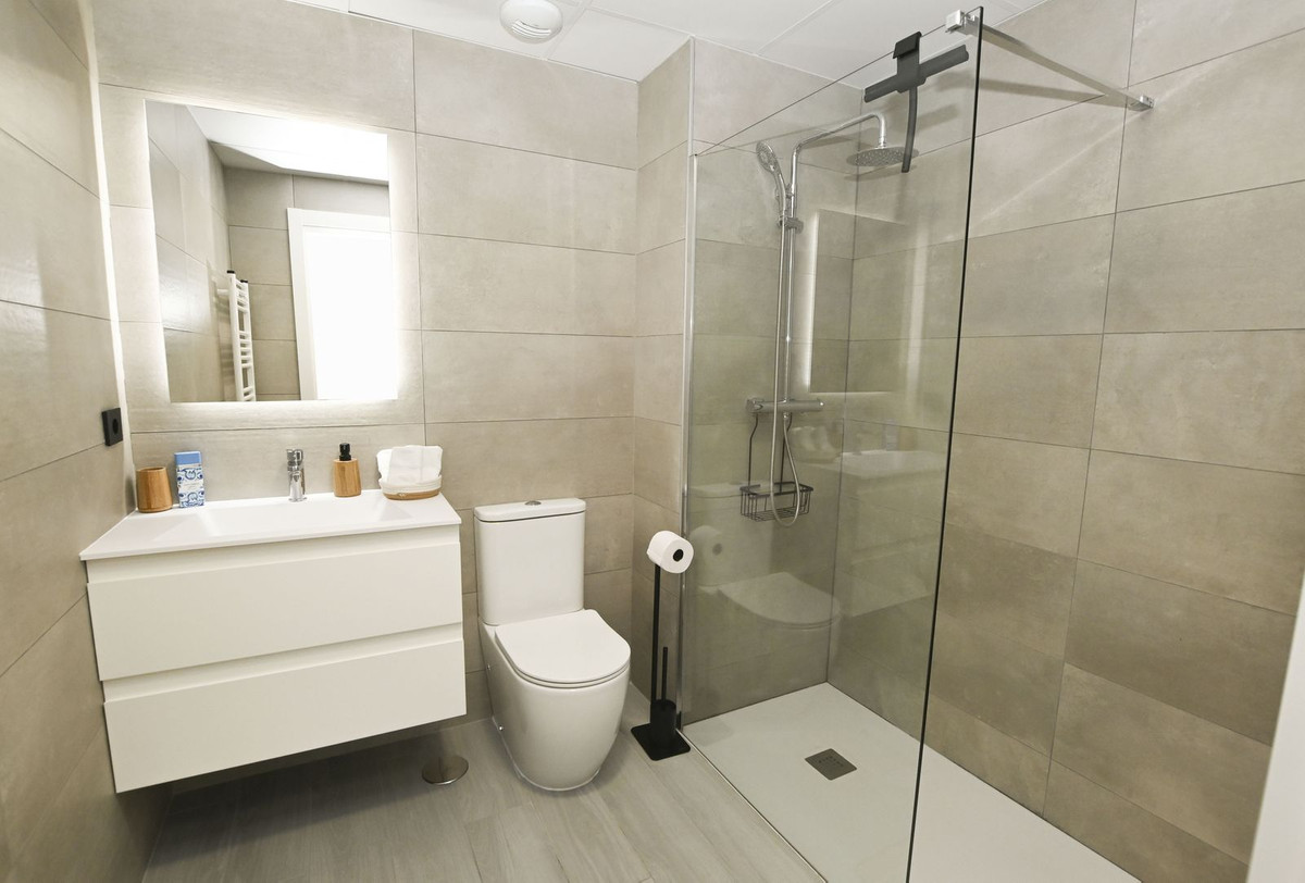 Se vende Apartamento Planta Media de 2 dormitorios en Costa Blanca, Alicante, España
