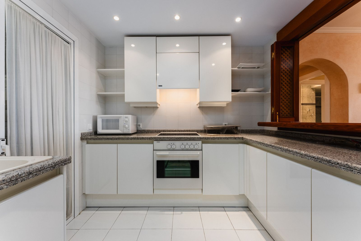 3 Bed Apartment for sale in Marbella Costa Del Sol, Málaga, Spain