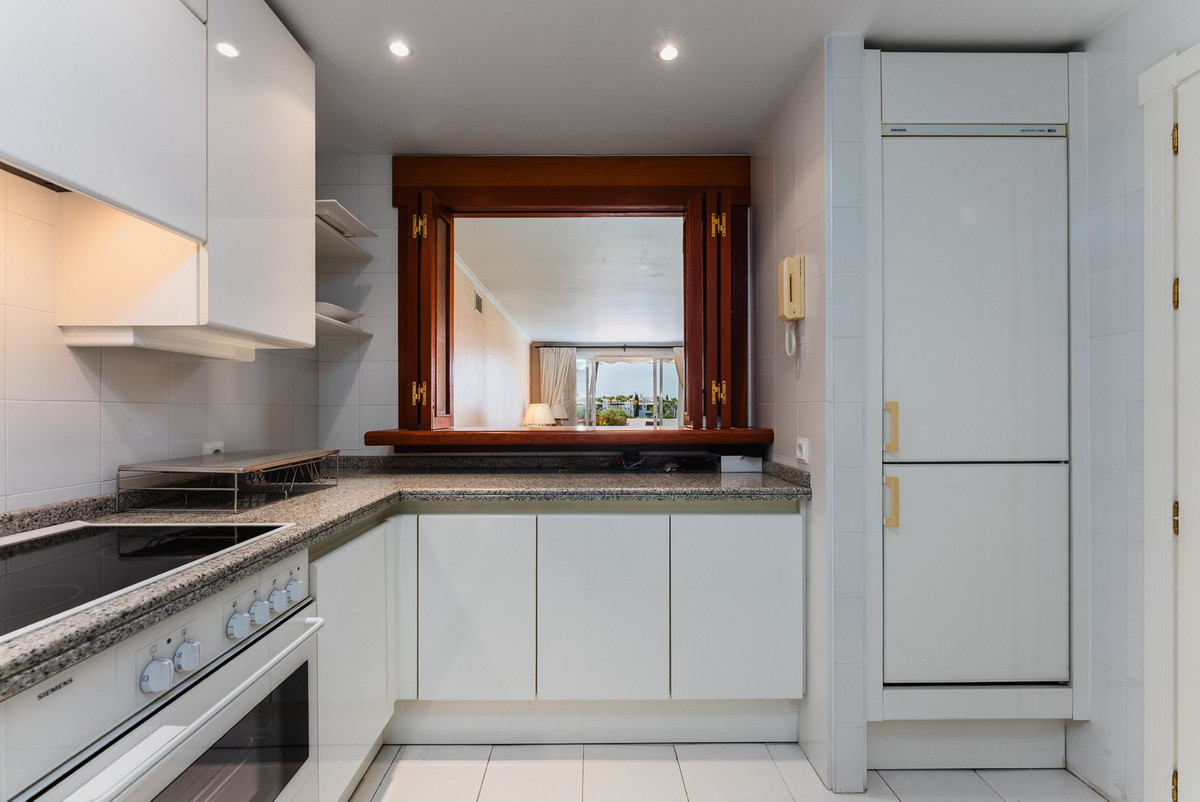 3 Bed Apartment for sale in Marbella Costa Del Sol, Málaga, Spain