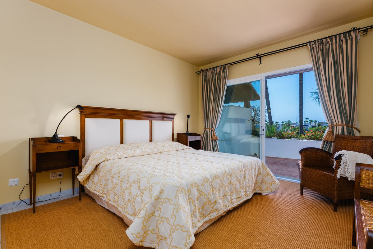 3 Bed Apartment for sale in Marbella Costa Del Sol, Málaga, Spain