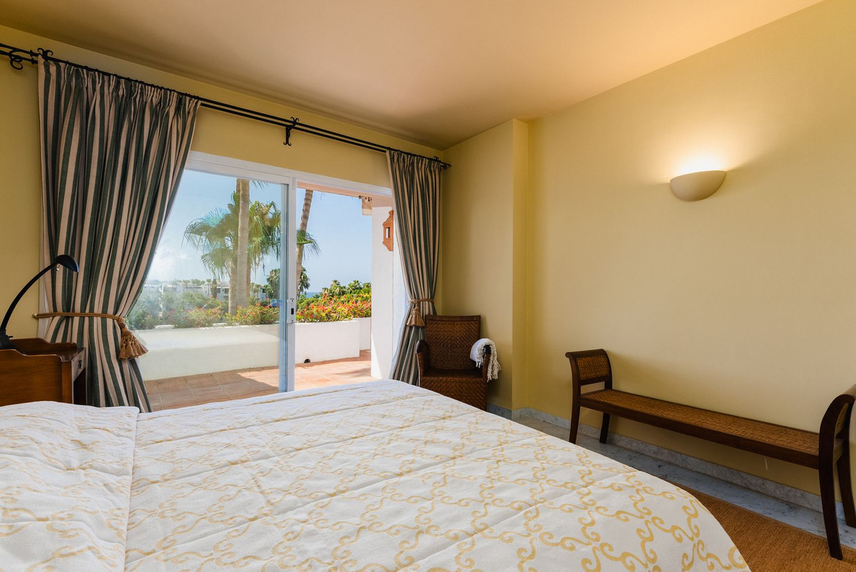 3 Bed Apartment for sale in Marbella Costa Del Sol, Málaga, Spain