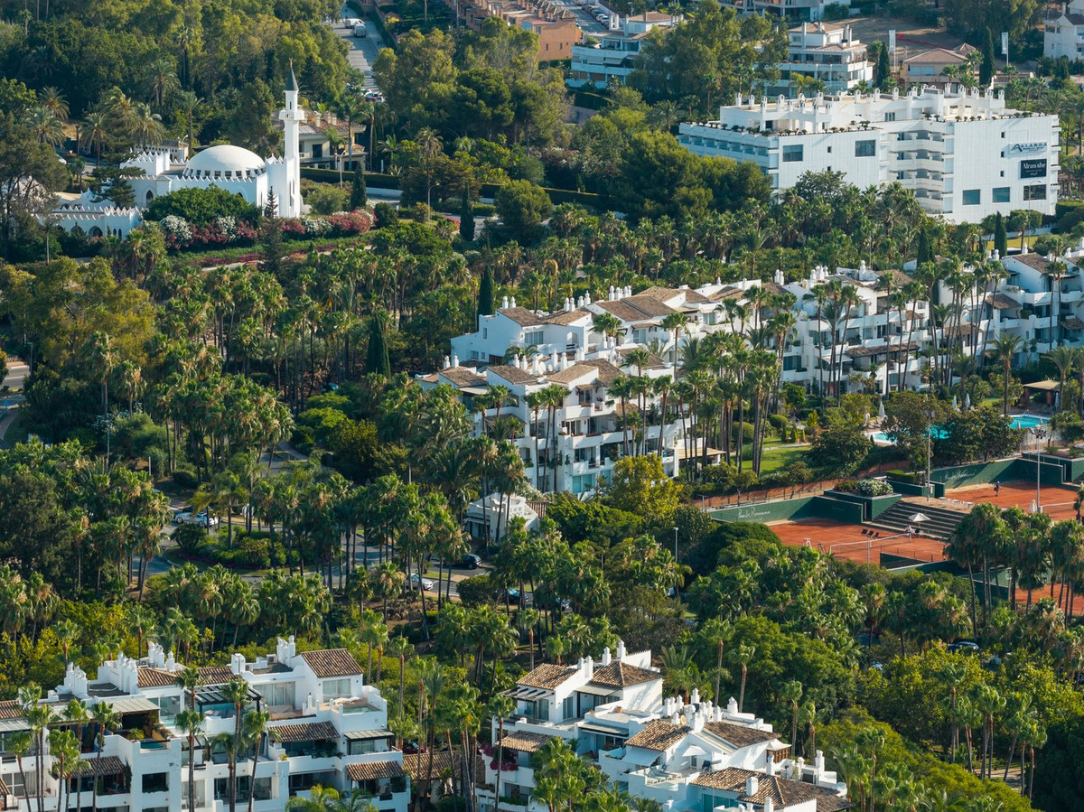 3 Bed Apartment for sale in Marbella Costa Del Sol, Málaga, Spain