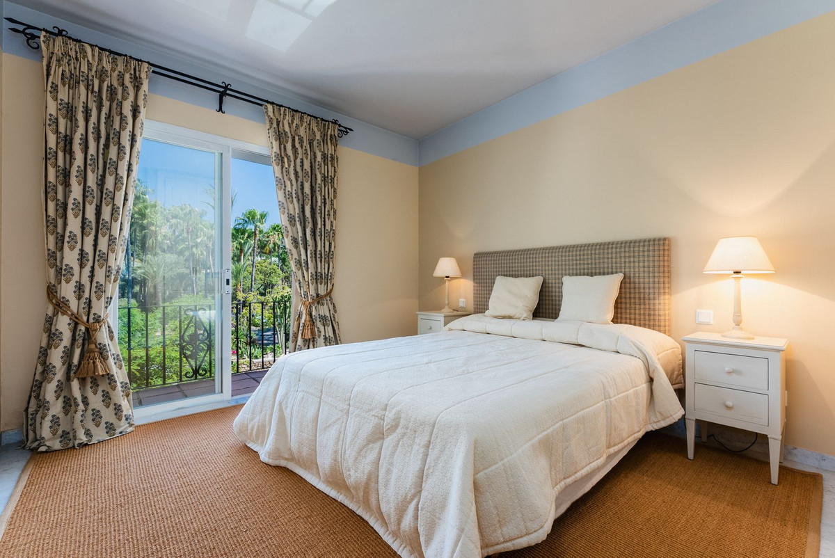 3 Bed Apartment for sale in Marbella Costa Del Sol, Málaga, Spain