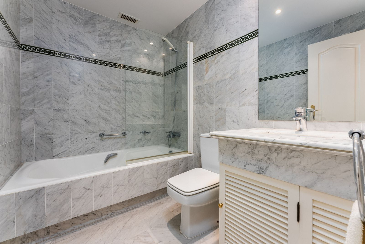 3 Bed Apartment for sale in Marbella Costa Del Sol, Málaga, Spain