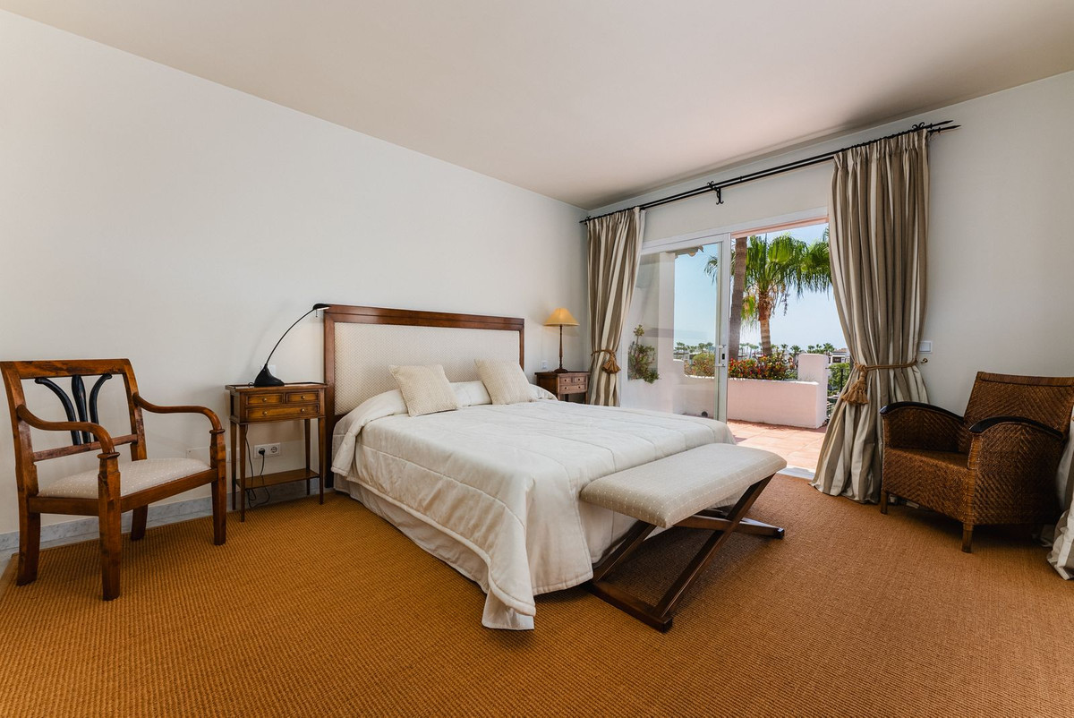 3 Bed Apartment for sale in Marbella Costa Del Sol, Málaga, Spain