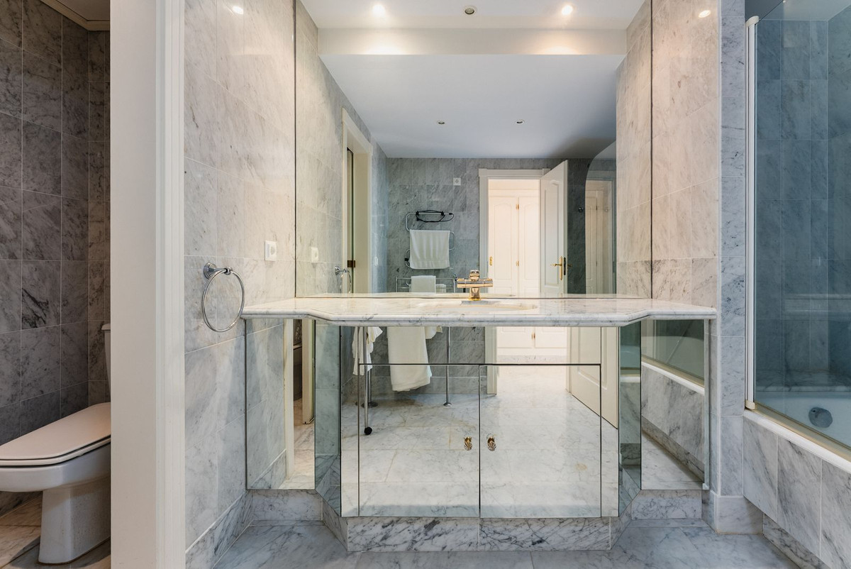 3 Bed Apartment for sale in Marbella Costa Del Sol, Málaga, Spain