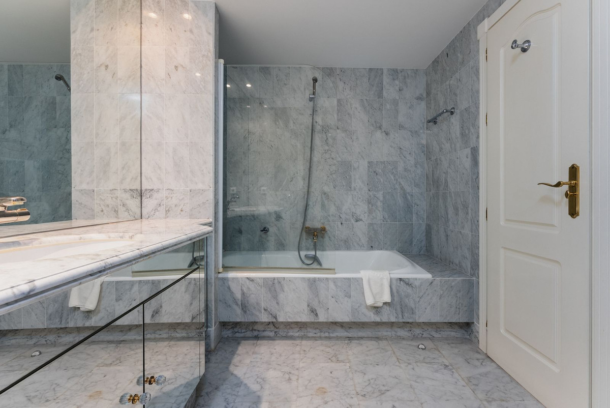 3 Bed Apartment for sale in Marbella Costa Del Sol, Málaga, Spain