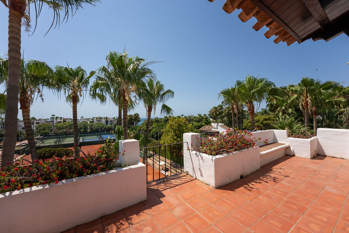 3 Bed Apartment for sale in Marbella Costa Del Sol, Málaga, Spain