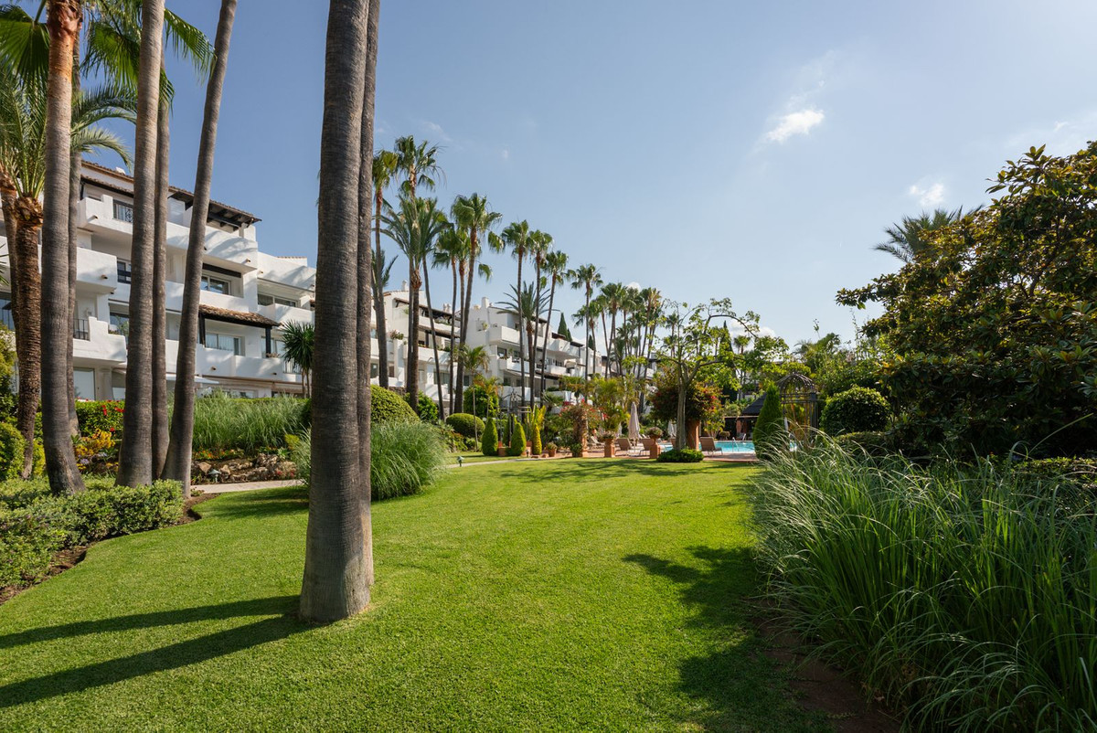 3 Bed Apartment for sale in Marbella Costa Del Sol, Málaga, Spain